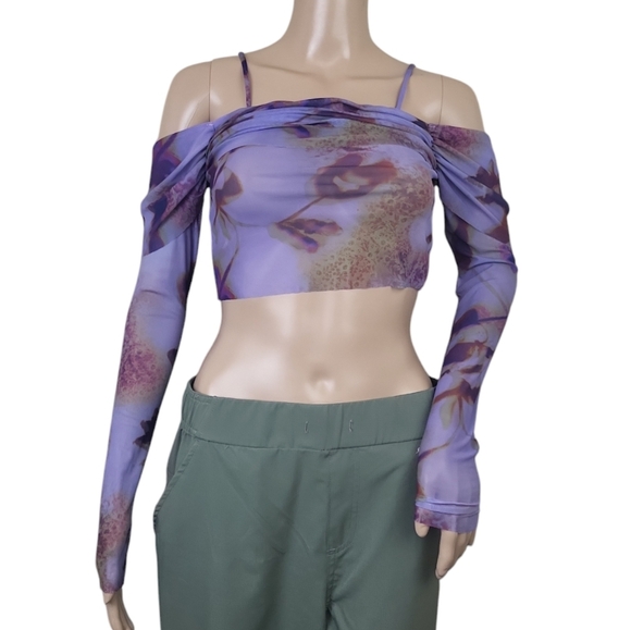 Silence + Noise Bella Cold-Shoulder Cropped Top - Picture 2 of 4